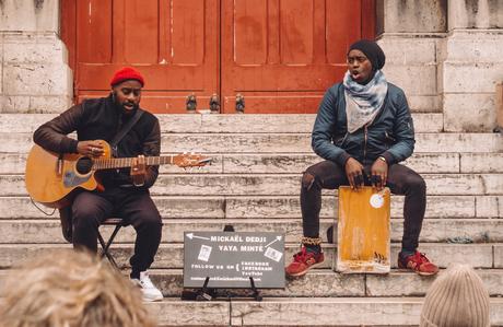 Musicians in Paris - Discover the best time to visit Paris
