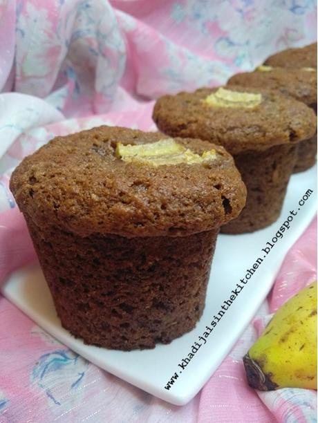 PETITS GÂTEAUX À LA BANANE ET AU CHOCOLAT / CHOCOLATE BANANA MUFFINS / MAGDALENAS DE BANANA Y CHOCOLATE / مافن الموز والشوكولاتة