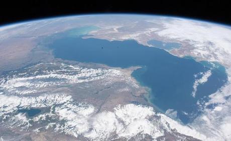Caspian Sea (389,000 km2 - 150,000 sq mi )