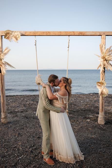 beach-boho-wedding-santorini-pampas-grass-dried-blooms_04