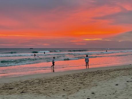 kabalana-beach-break-sunset