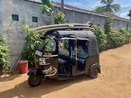 surfboards-strapped-to-the-top-of-a-black-tuk-tuk-in-sri-lanka