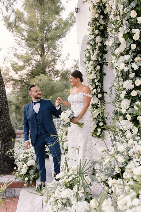luxurious-summer-wedding-thessaloniki-impressive-floral-arrangments-white-shades_01x