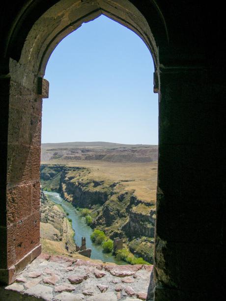 Remains-of-an-ancient-bridge-across-the-Akhurian-River-in-Ani