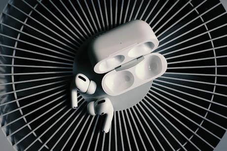 Features hands-free access to Siri using just your voice!