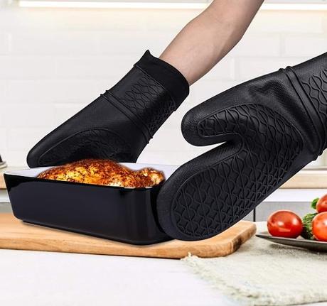 We have these gloves, I was always burning myself with the cloth ones!