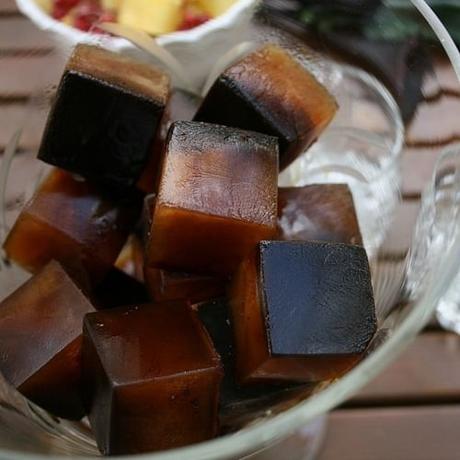 Revitalize Your Skin with Ice Cubes: 7 Tips for a Youthful Complexion