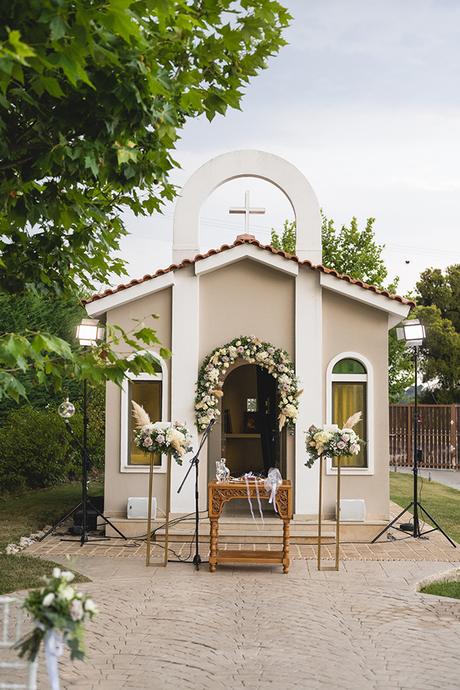 Classically romantic wedding in Athens with beautiful florals │ Eva & Stelios classically-romantic-wedding-athens-with-beautiful-florals_18