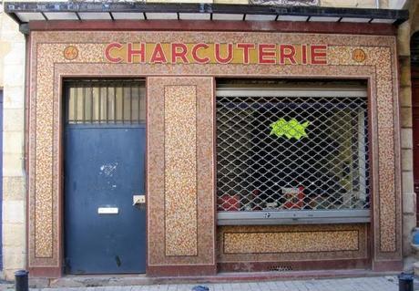The shop fronts of Bordeaux
