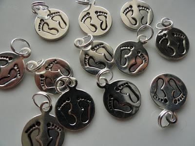 30 Days of Blogging (D.I.Y. and Paper Tips) Day Twenty Seven: Embellishments 30 Days of Blogging (D.I.Y. and Paper Tips) Day Twenty Seven: Embellishments