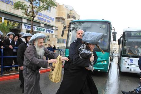 Protests in RBS over arrests of yeshiva bochurim for being AWOL from IDF