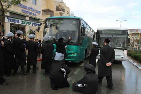 Protests in RBS over arrests of yeshiva bochurim for being AWOL from IDF