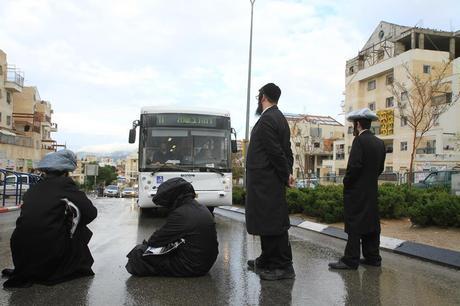 Protests in RBS over arrests of yeshiva bochurim for being AWOL from IDF