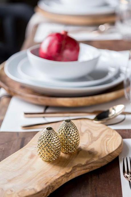 Win a table of holiday decor
