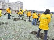 Greenpeace Activists Arrested After ‘Digging Gold’ Yard Romania’s People Palace