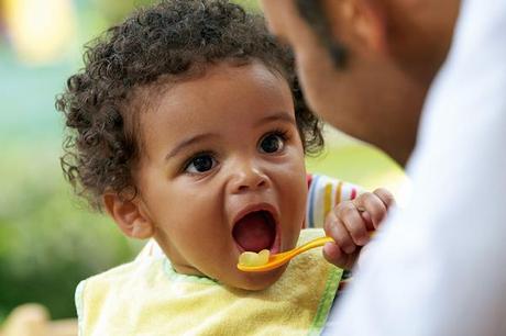 Guest Post: Baby feeding: Starting solid foods