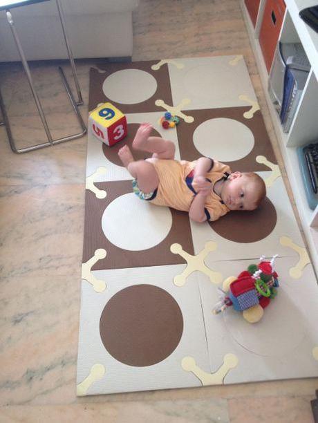 Play space in the living room with beige and brown tiles. skiphop playspot interlocking foam tile review