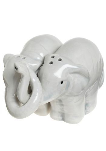 Trunks Full of Taste Shaker Set