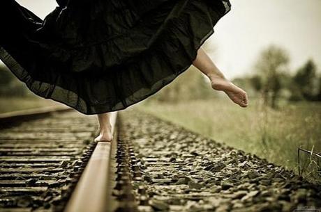 ilovegreeninsp_girl_dancing_on_a_railway_track