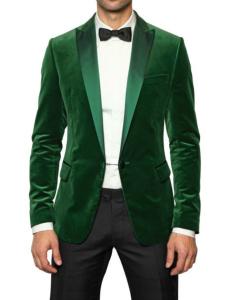 A special tuxedo can be special not only in terms of color, but also in terms of fabric: here is a a wonderful green velvet tuxedo, perfect for a New Year's party. 