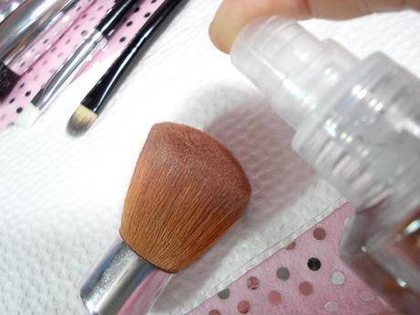 How to spot clean brushes - Ellana Makeup Brush Cleaner (3)
