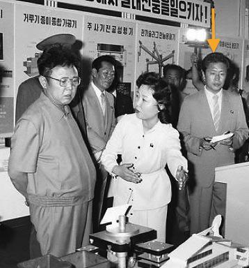 Jang Song Taek attends an exhibition with Kim Jong Il in July 1986 (Photo: KCNA-Yonhap).