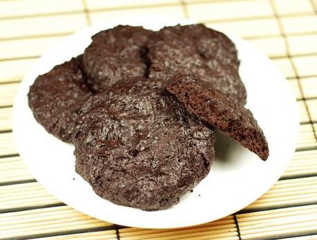 Low-carb flourless chocolate biscuits