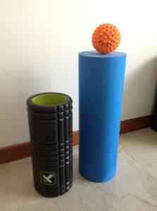The different sizes. Left: The Grid Roller. Top: Foot Massage Ball. Right: No-brand foam roller
