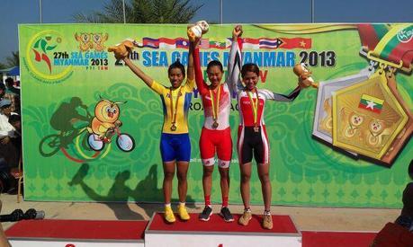 Whoa, check out that Team Singapore speed suit. Photo: Singapore Cycling Federation