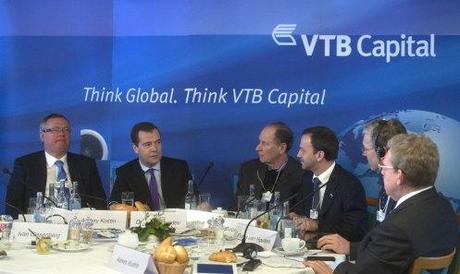 Medvedev at a meeting with VTB bankers.