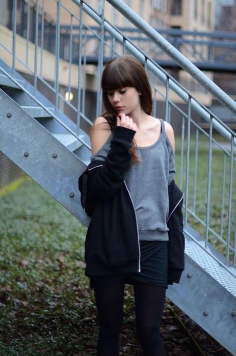 Balance look cold shoulders sweater hoodie