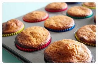 Confessions of a Cannot-bake-a-holic: Melinda's Gluten Free Blueberry Lemon Cupcakes