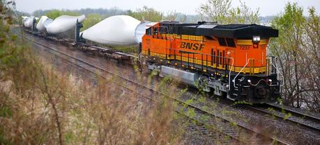 A single blade for the SWT-2.3-108 wind turbines ordered by MidAmerican Energy weighs about 10 tons. That's as heavy as two full-grown elephant bulls — but spread on a blade-length of 53 meters (174 ft.).