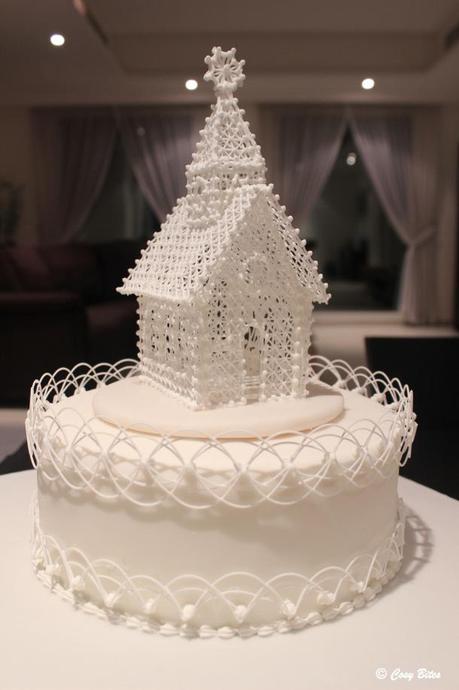 Cake with Royal Icing Church and Oriental String Work - Paperblog