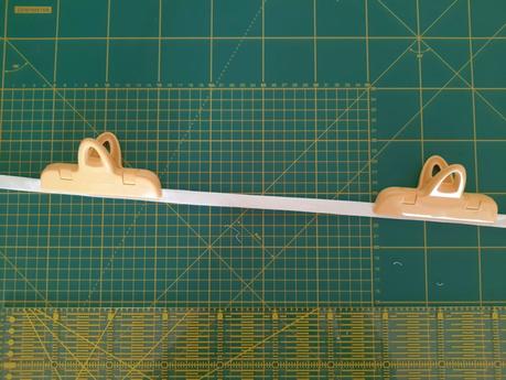 Sewing a rocket costume for my child: making borders for neckline and sleeves