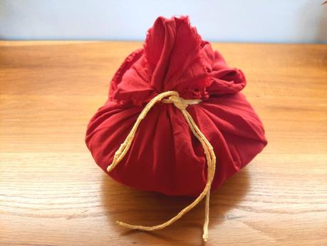 10 easy lucet projects A sustainable way of wrapping presents: scrap fabric and a reusable cord made with a lucet
