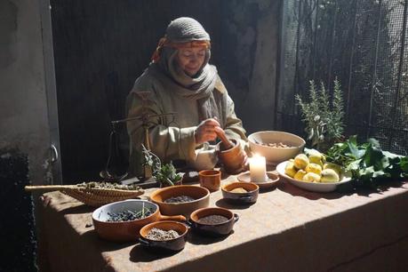 Live Nativity Reenactment in Zavattarello, 2022 edition: our activities Presepe Vivente nel borgo medievale di Zavattarello: lo speziale