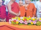 President Pays Last Respects Most Ven. Dodampahala Chandasiri Mahanayake Thera