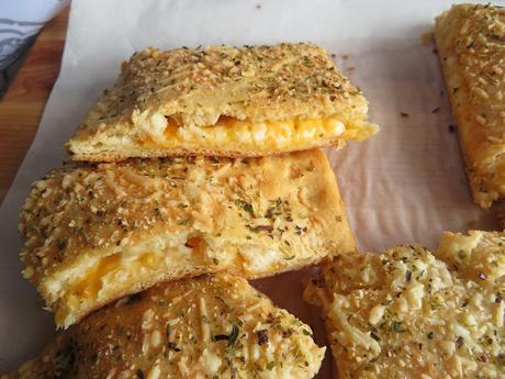 Easy Stuffed Cheesy Bread