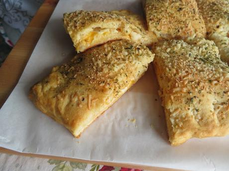 Easy Stuffed Cheesy Bread