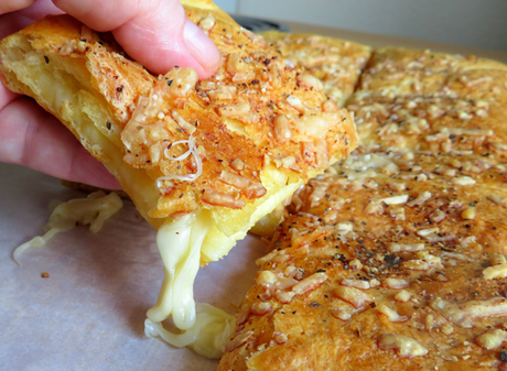 Easy Stuffed Cheesy Bread