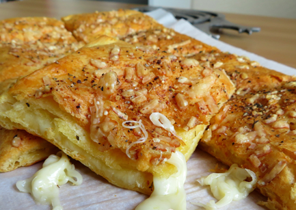 Easy Stuffed Cheesy Bread