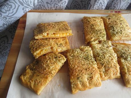 Easy Stuffed Cheesy Bread