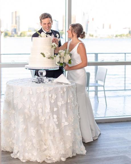 best wedding venues in michigan bride with groom cutting white cake