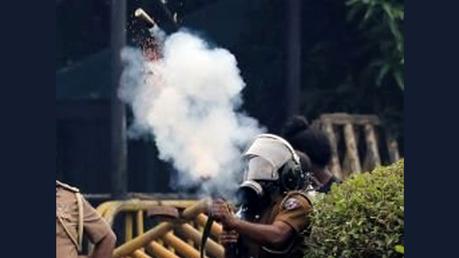 Police disperse protest march at Peradeniya