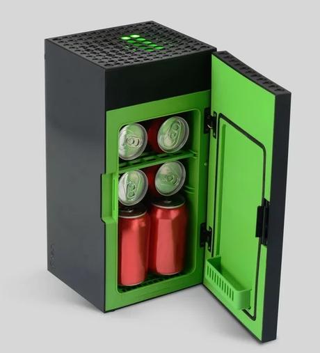 Perfect for keeping chilled snacks & drinks close while you game!