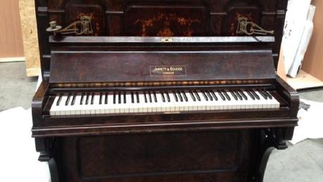 Police probe into assault in search for singer’s missing piano