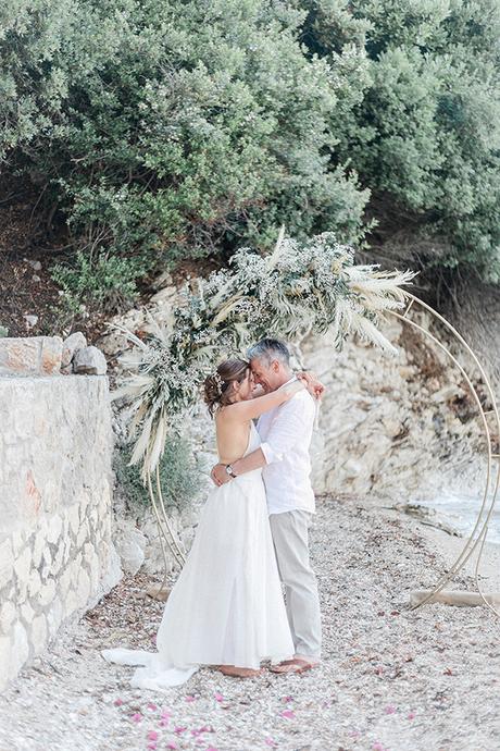 intimate-summer-wedding-meganisi-pampas-grass-olive-leaves_06