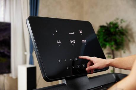 How to Choose the Best Commercial Treadmill for Home - Screen