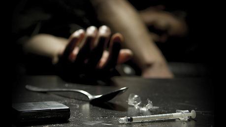 Woman critical after swallowing heroin during raid in Kandy